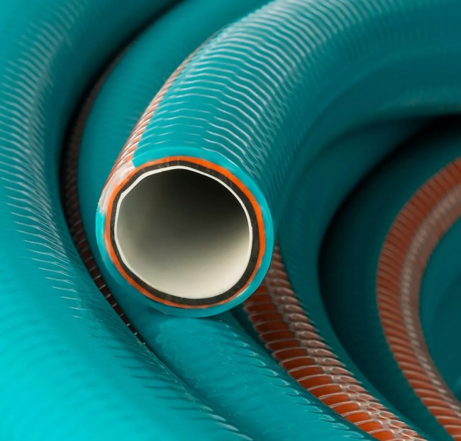 Шланг GRINDA PROLine EXPERT 5 1/2", 20 м, 35 атм, поливочный, армированный, пятислойный 429007-1/2-20 Шланг GRINDA PROLine EXPERT 5 1/2", 20 м, 35 атм, поливочный, армированный, пятислойный 429007-1/2-20