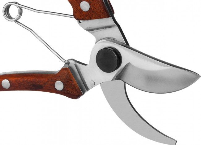 Секатор GRINDA PROLine P-17 компактный, цельнокованый из нержавеющей стали, с деревянными рукоятками, плоскостной, 195 мм 423417 Секатор GRINDA PROLine P-17 компактный, цельнокованый из нержавеющей стали, с деревянными рукоятками, плоскостной, 195 мм 423417